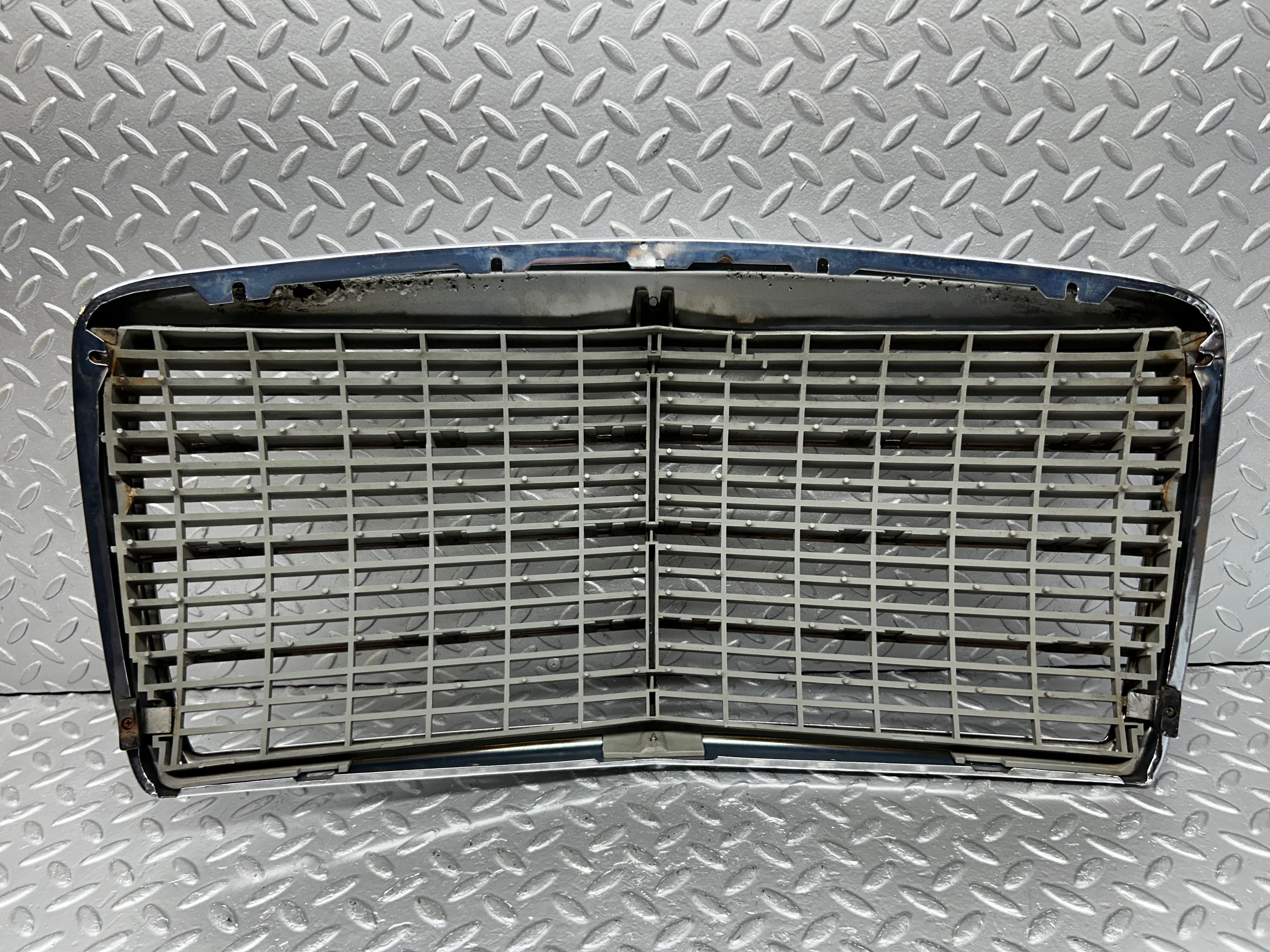 28420 Mercedes-Benz S123 240D Wagon Bonnet Grill Chrome 1238880923