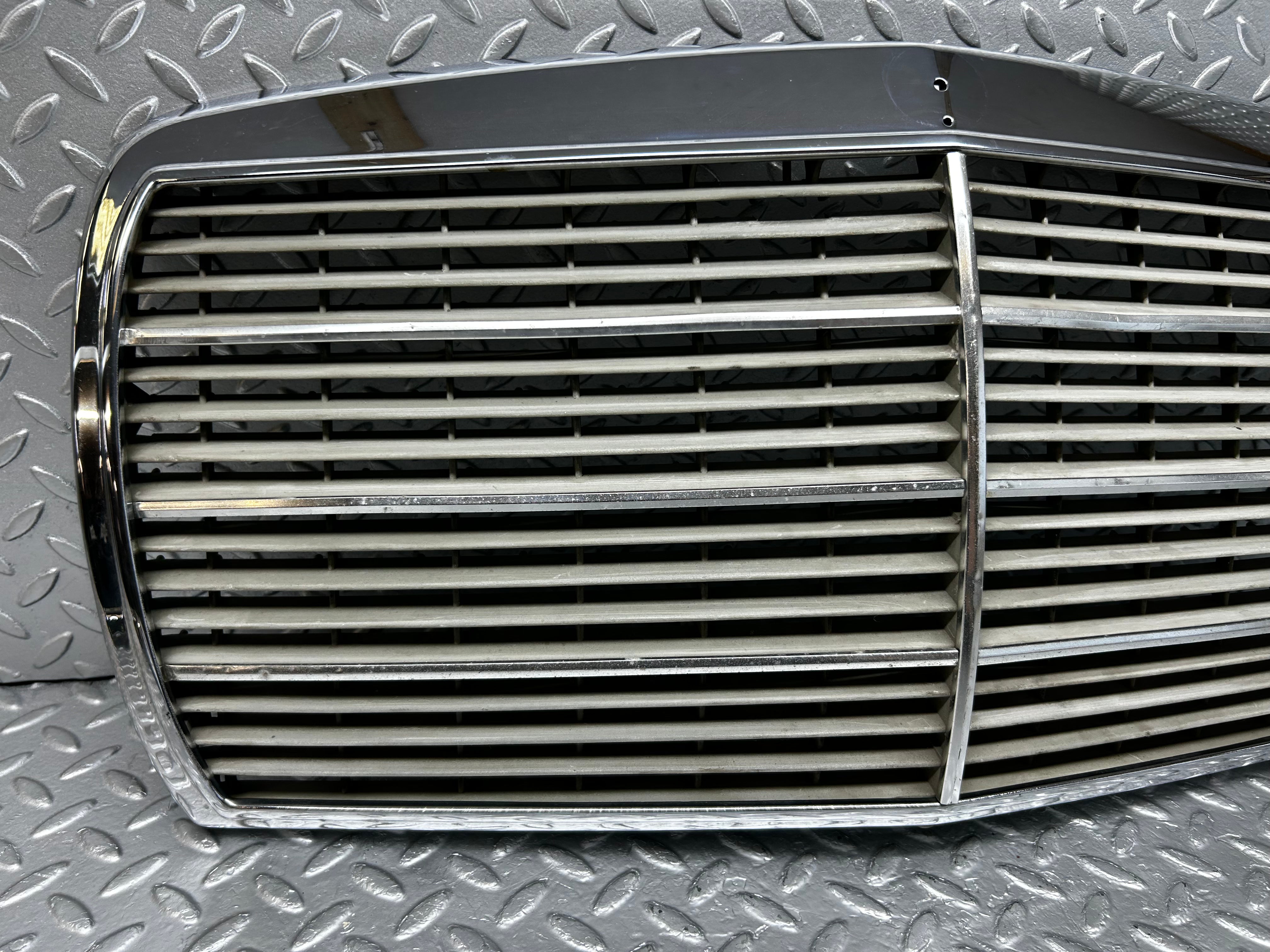 28420 Mercedes-Benz S123 240D Wagon Bonnet Grill Chrome 1238880923
