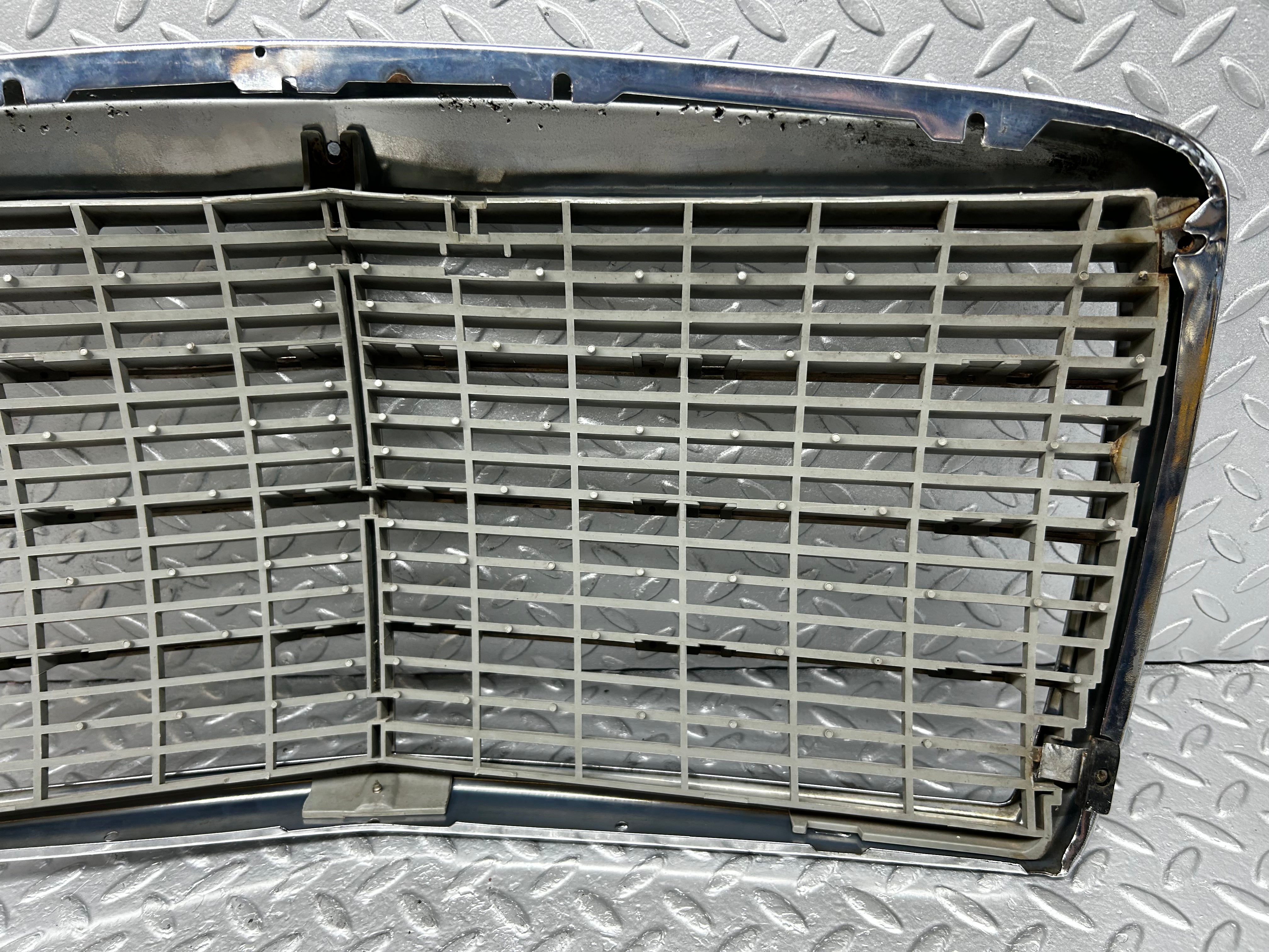 28420 Mercedes-Benz S123 240D Wagon Bonnet Grill Chrome 1238880923