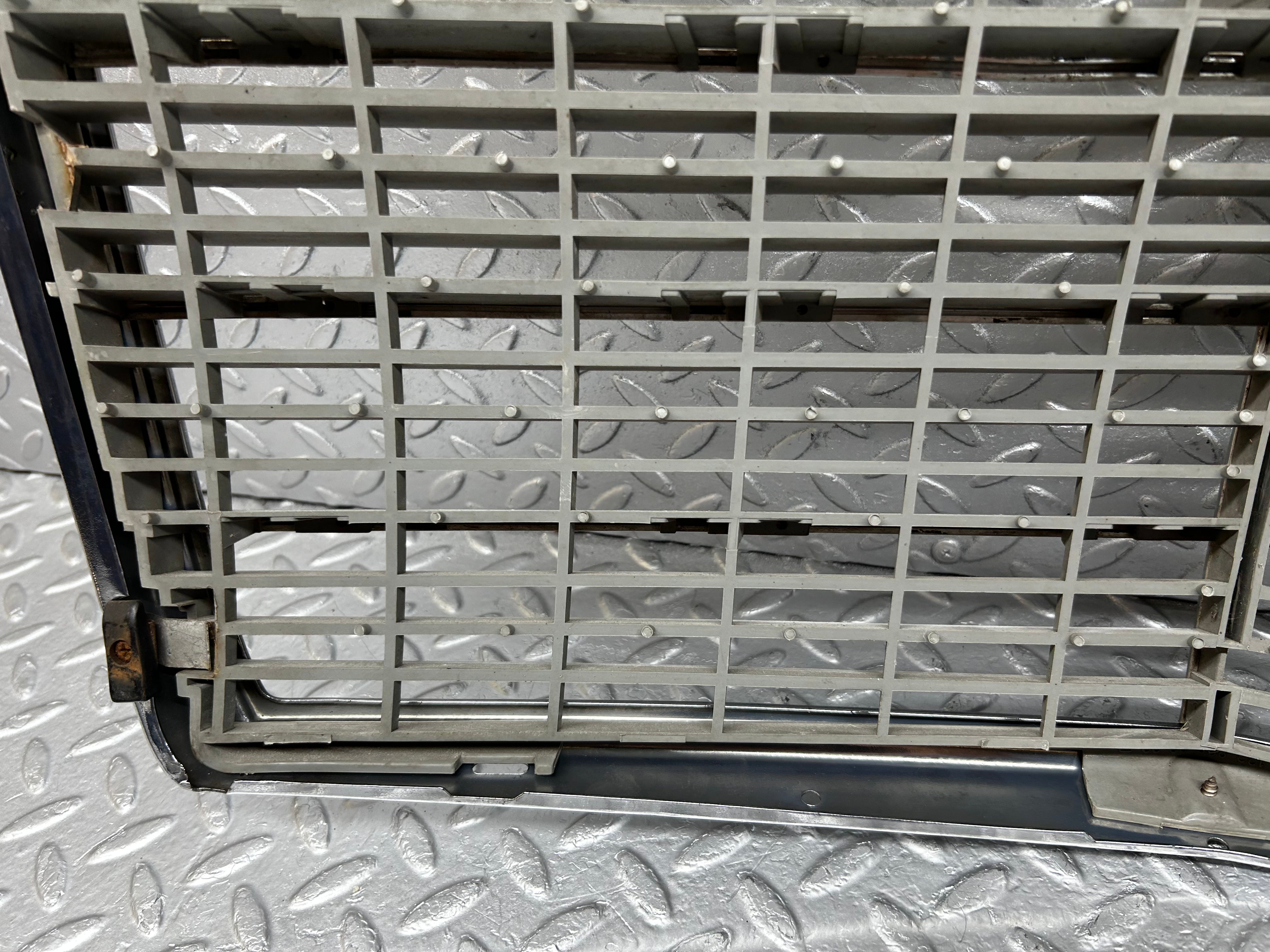 28420 Mercedes-Benz S123 240D Wagon Bonnet Grill Chrome 1238880923