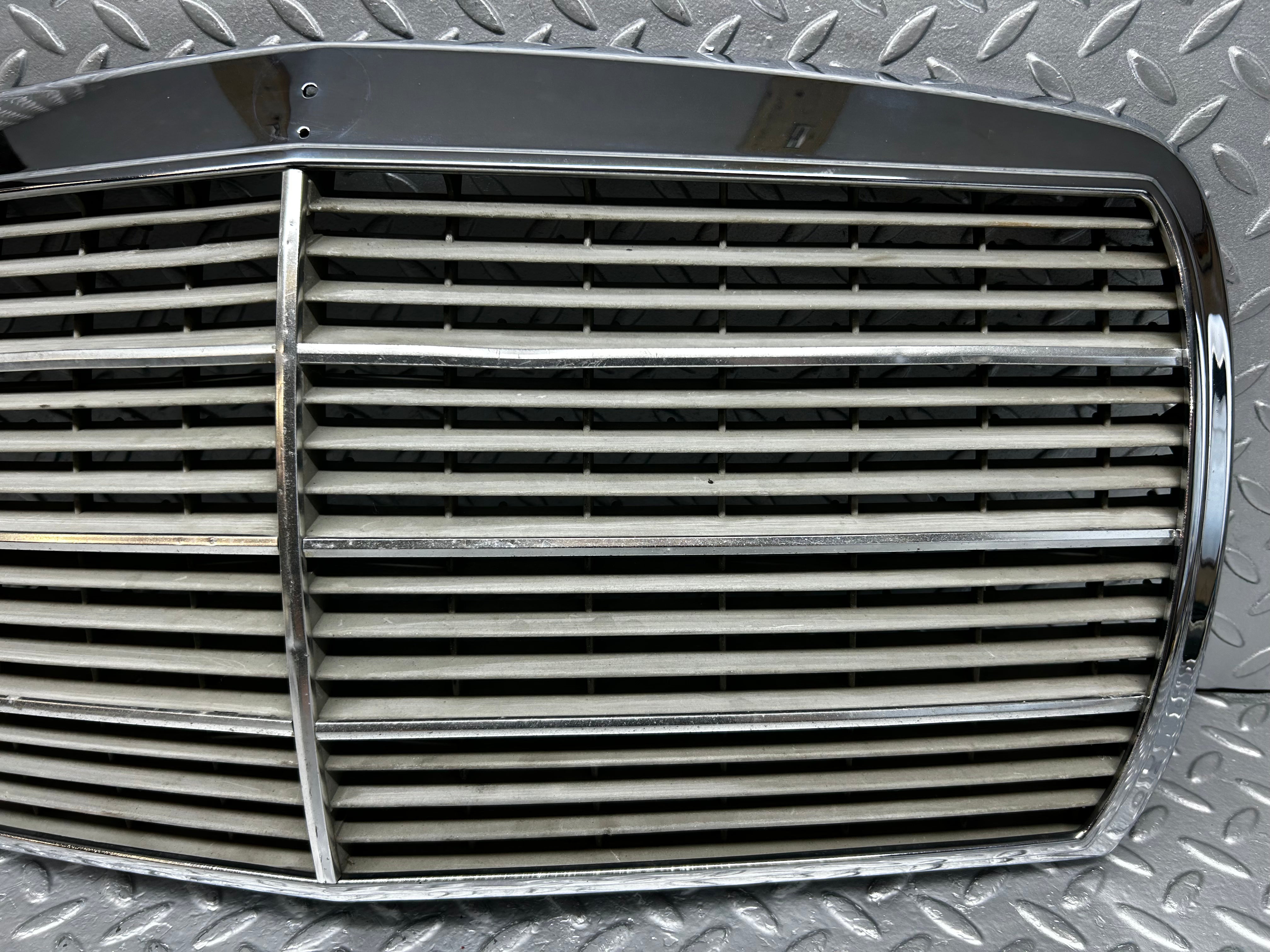 28420 Mercedes-Benz S123 240D Wagon Bonnet Grill Chrome 1238880923