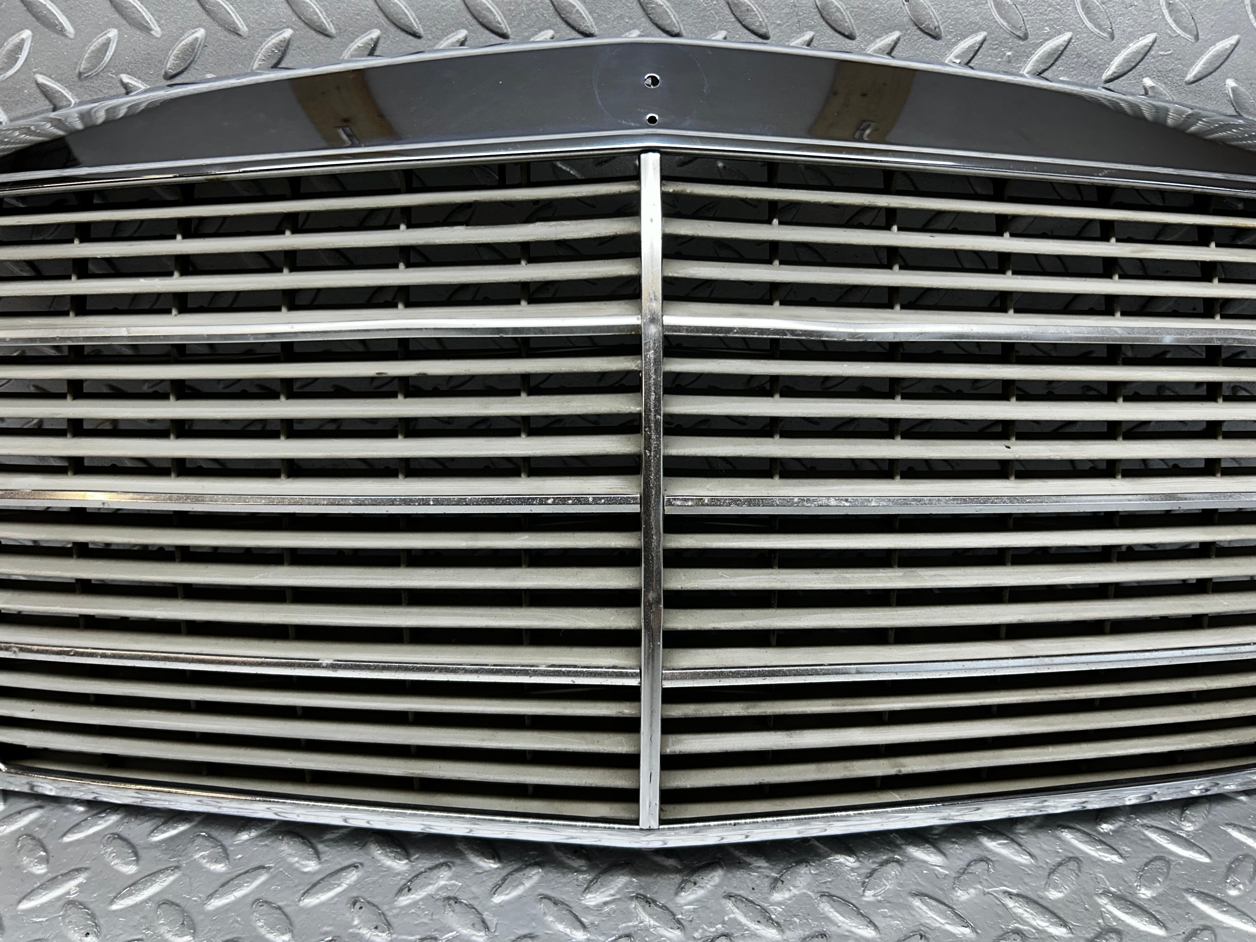 28420 Mercedes-Benz S123 240D Wagon Bonnet Grill Chrome 1238880923