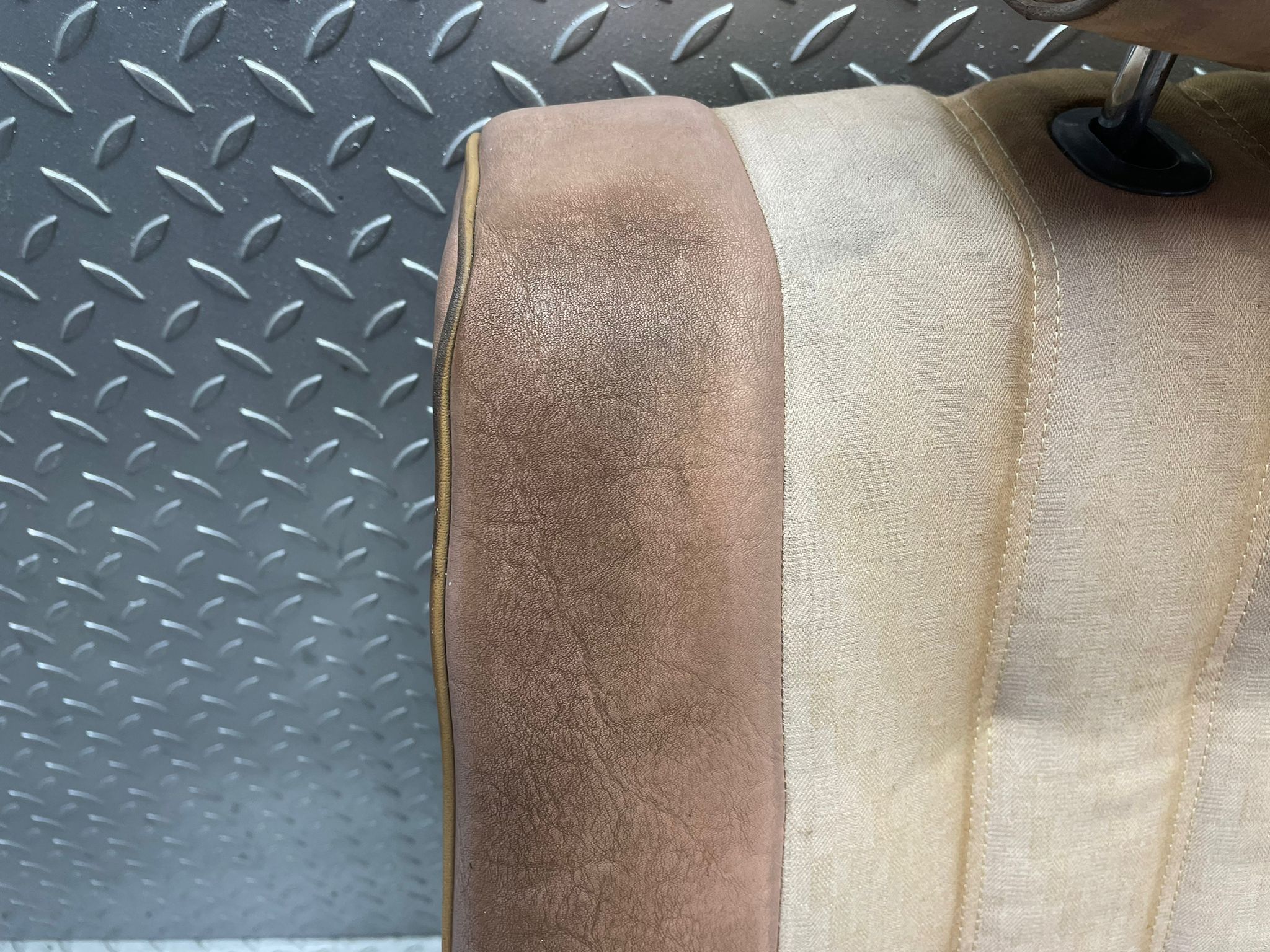 10665 Mercedes-Benz C123 230CE Coupe Front Right Seat Driver Seat