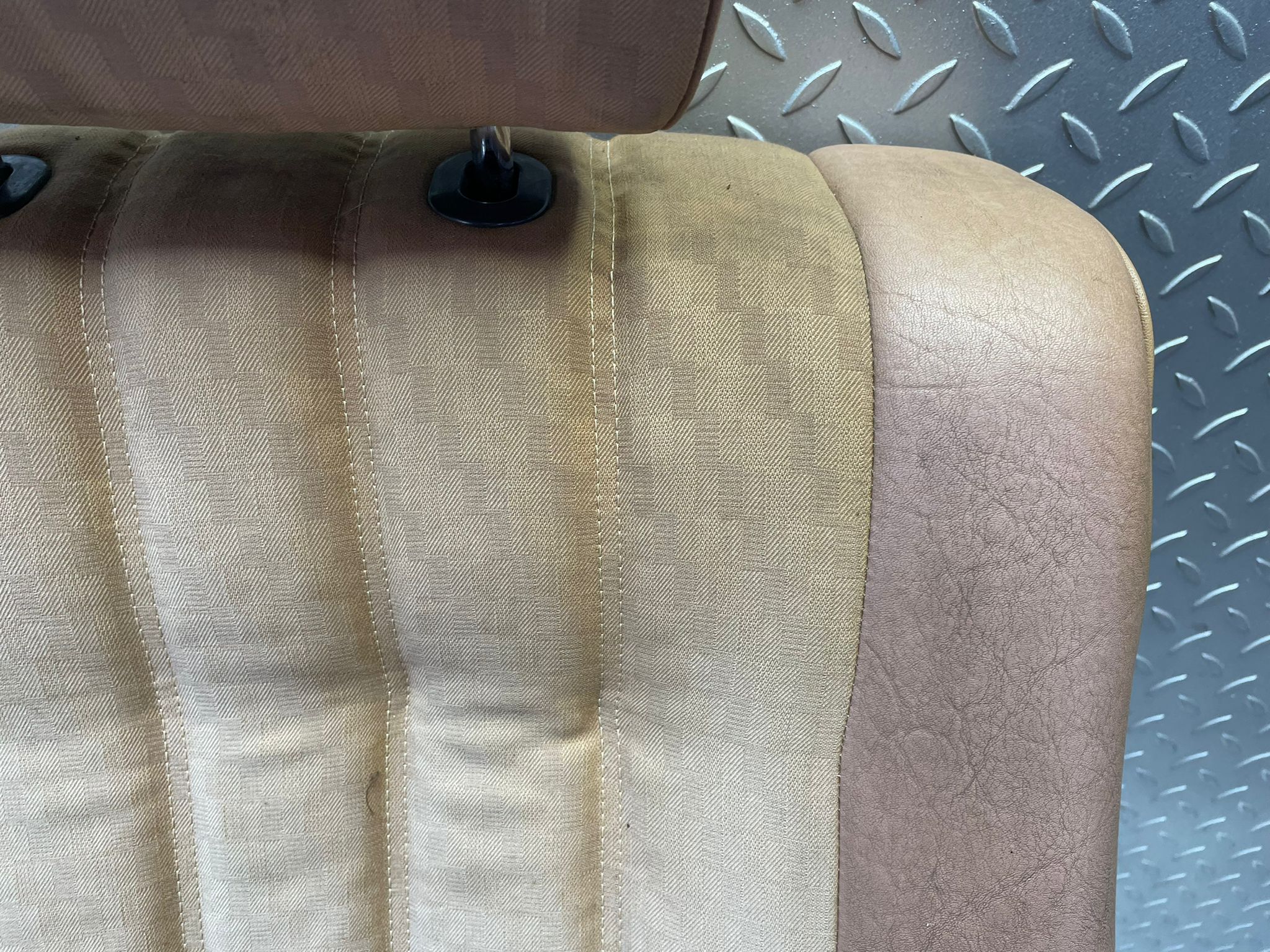 10665 Mercedes-Benz C123 230CE Coupe Front Right Seat Driver Seat