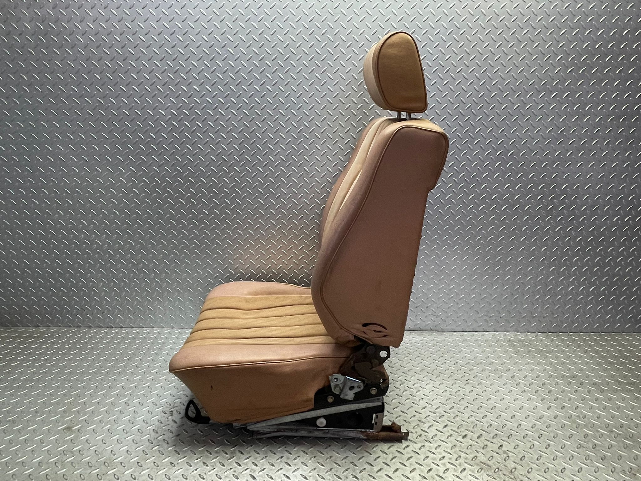10665 Mercedes-Benz C123 230CE Coupe Front Right Seat Driver Seat