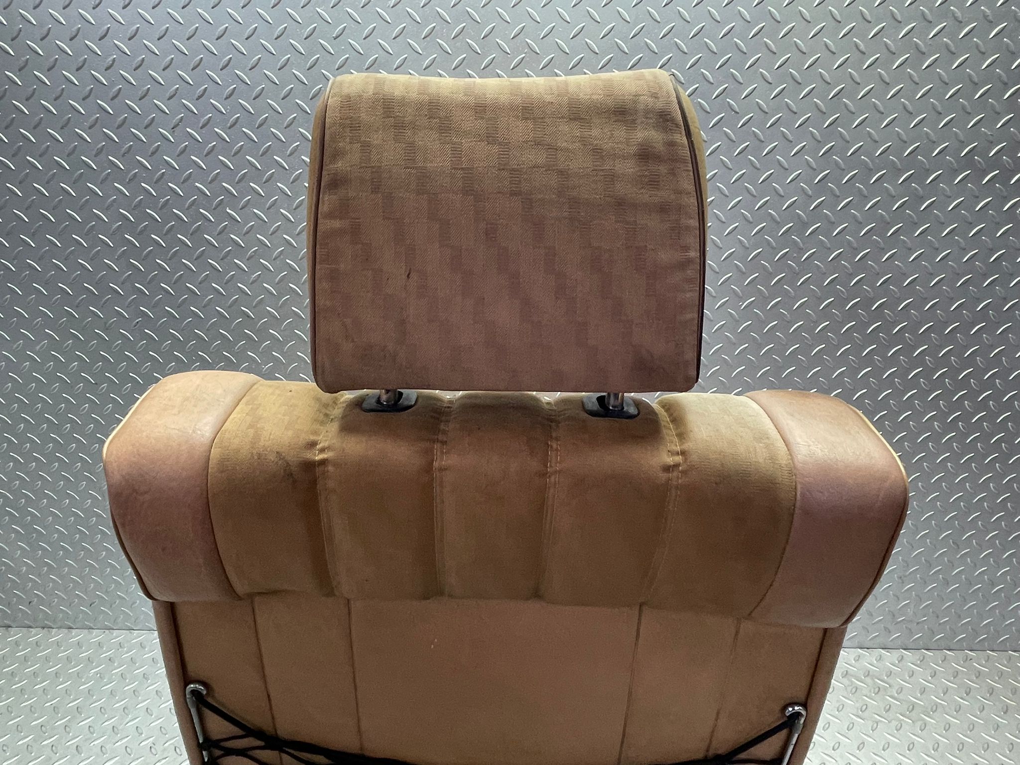 10665 Mercedes-Benz C123 230CE Coupe Front Right Seat Driver Seat