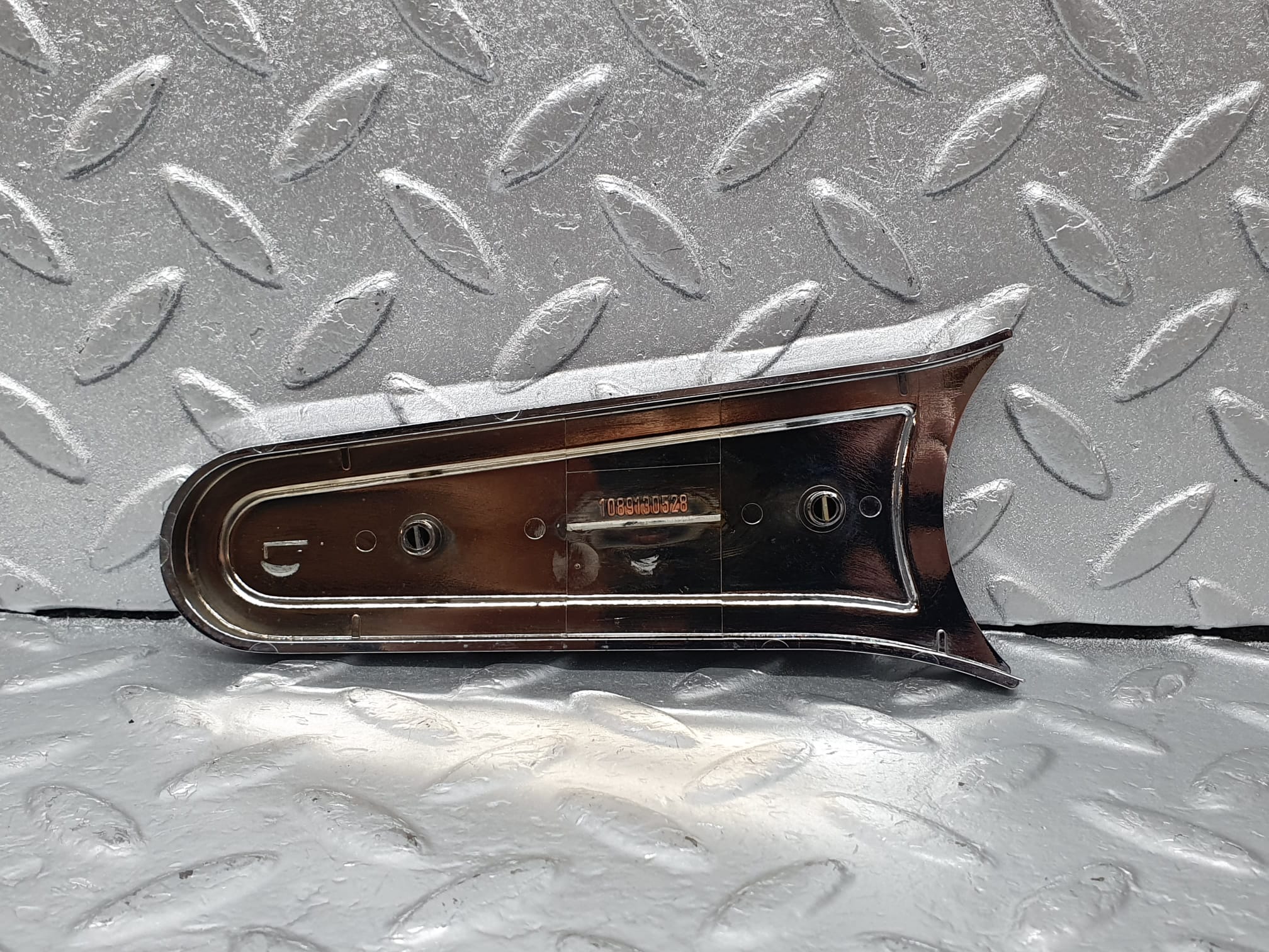 43085 Mercedes-Benz W108 280SE Front Seat Side Cover Trim Left 1089130528