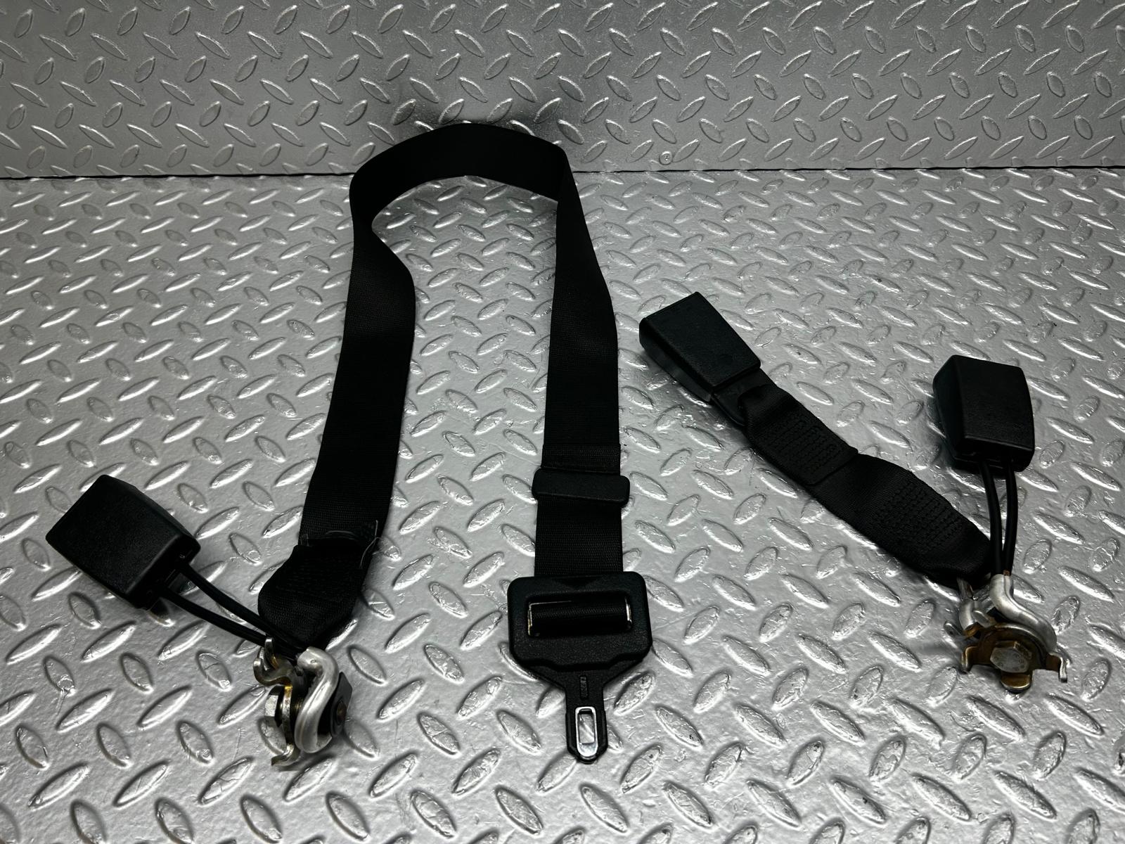 5468 Mercedes-Benz W124 230E Rear Seat Belt Buckles Set 1248608585 1248601696