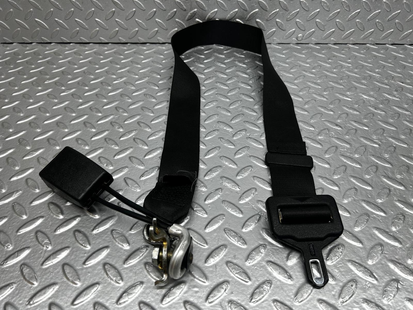 5468 Mercedes-Benz W124 230E Rear Seat Belt Buckles Set 1248608585 1248601696