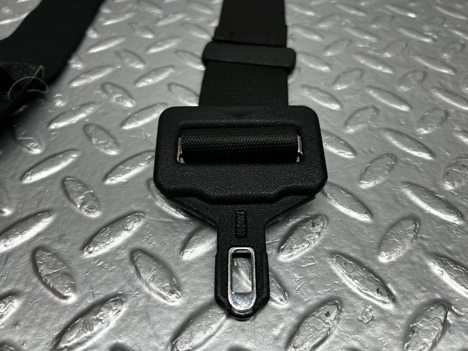 5468 Mercedes-Benz W124 230E Rear Seat Belt Buckles Set 1248608585 1248601696