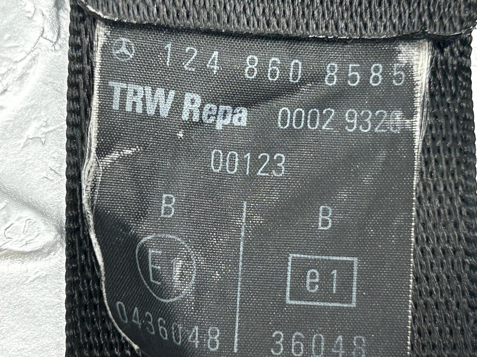 5468 Mercedes-Benz W124 230E Rear Seat Belt Buckles Set 1248608585 1248601696