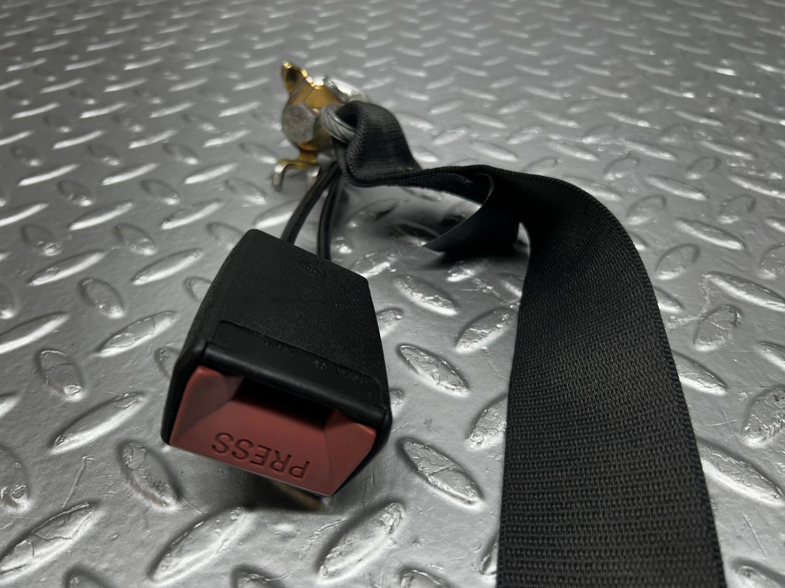 5468 Mercedes-Benz W124 230E Rear Seat Belt Buckles Set 1248608585 1248601696