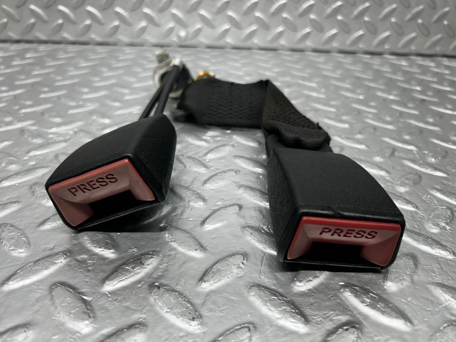 5468 Mercedes-Benz W124 230E Rear Seat Belt Buckles Set 1248608585 1248601696