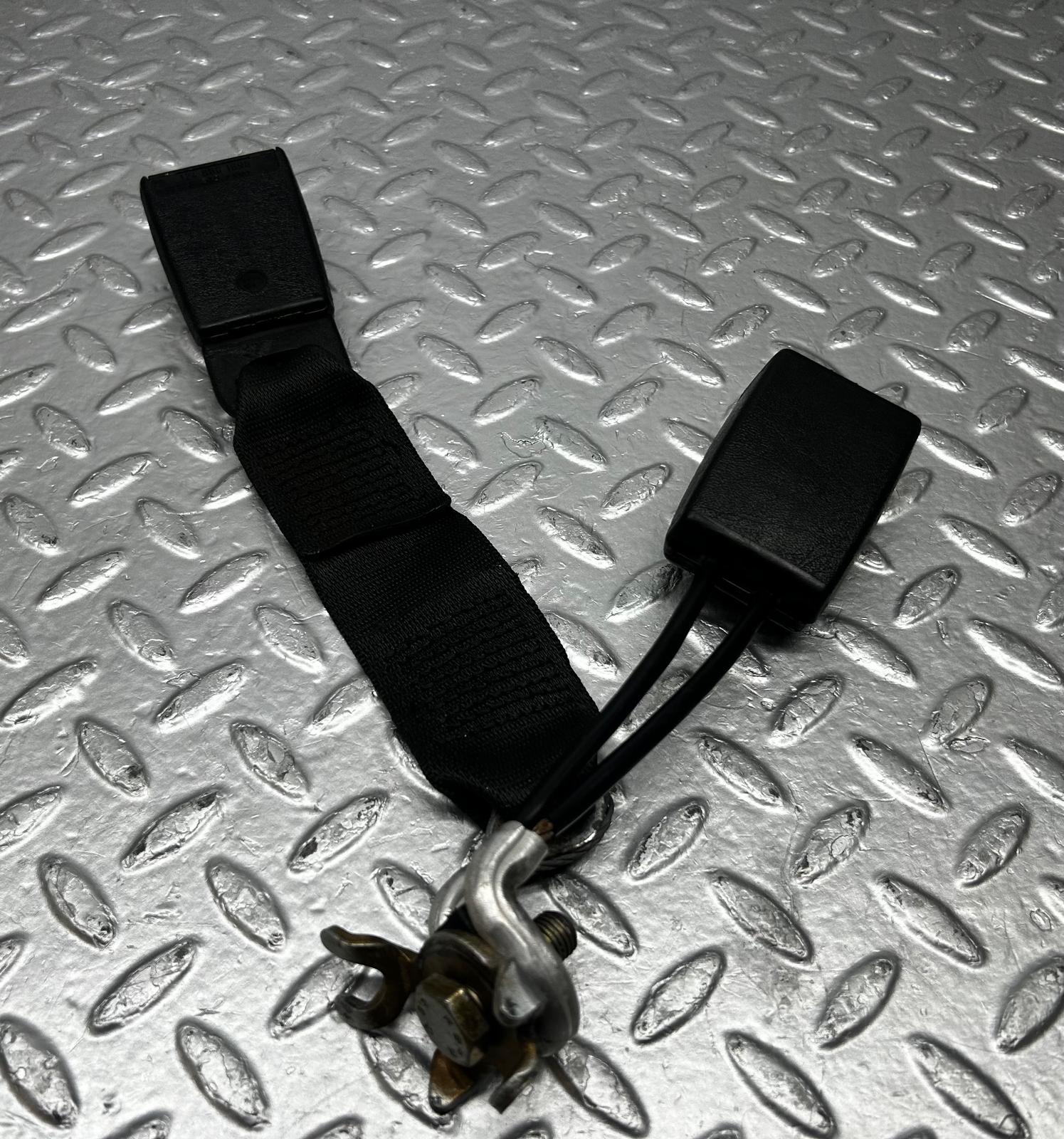5468 Mercedes-Benz W124 230E Rear Seat Belt Buckles Set 1248608585 1248601696