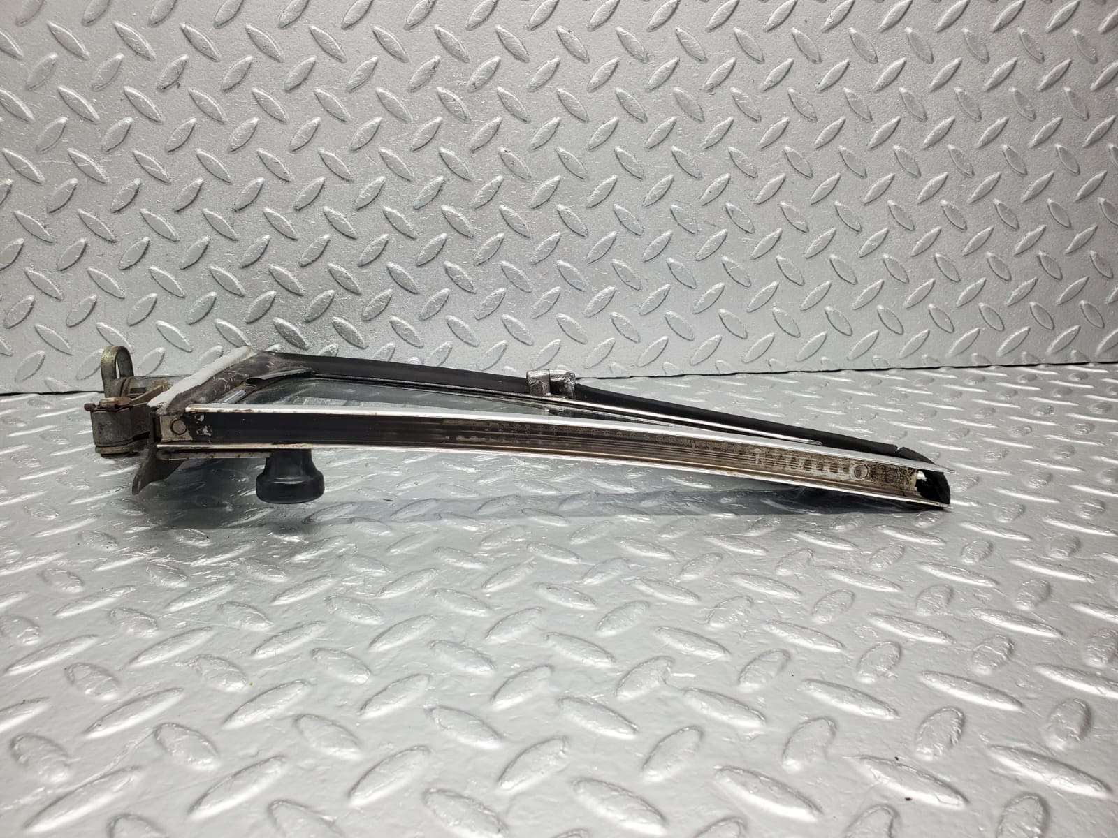 1223 Mercedes-Benz W108 280SE Front Left Quarter Window Glass