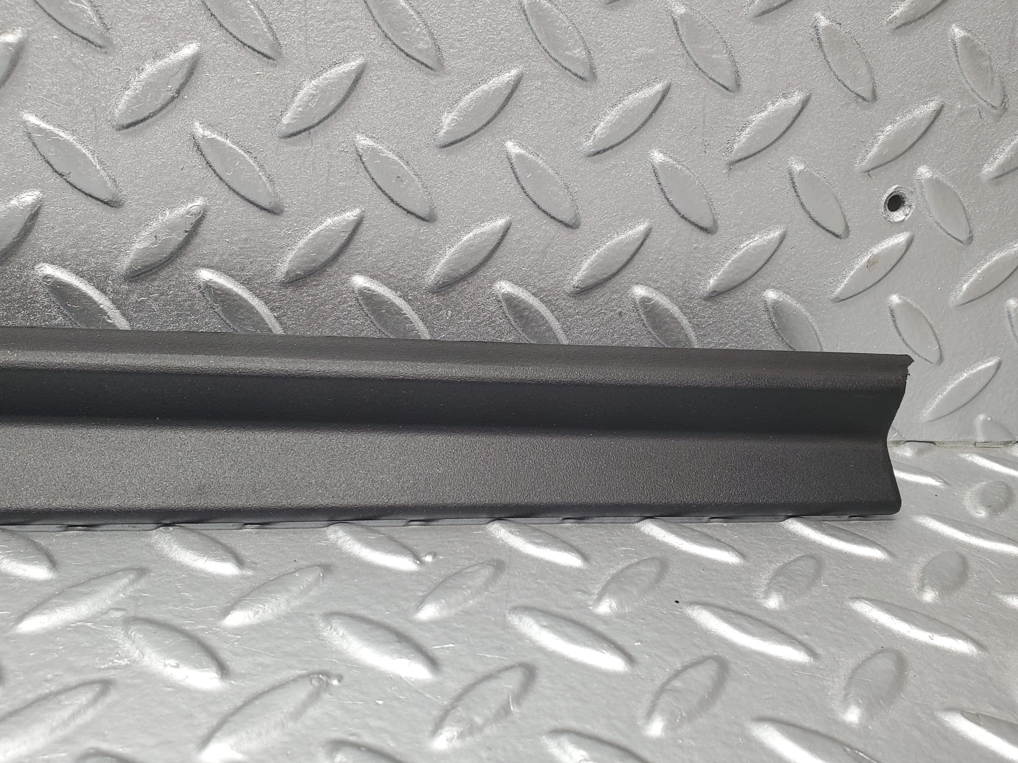 1619 Mercedes-Benz W220 S430 Door Sill Trim Cover Front Left 2206801135