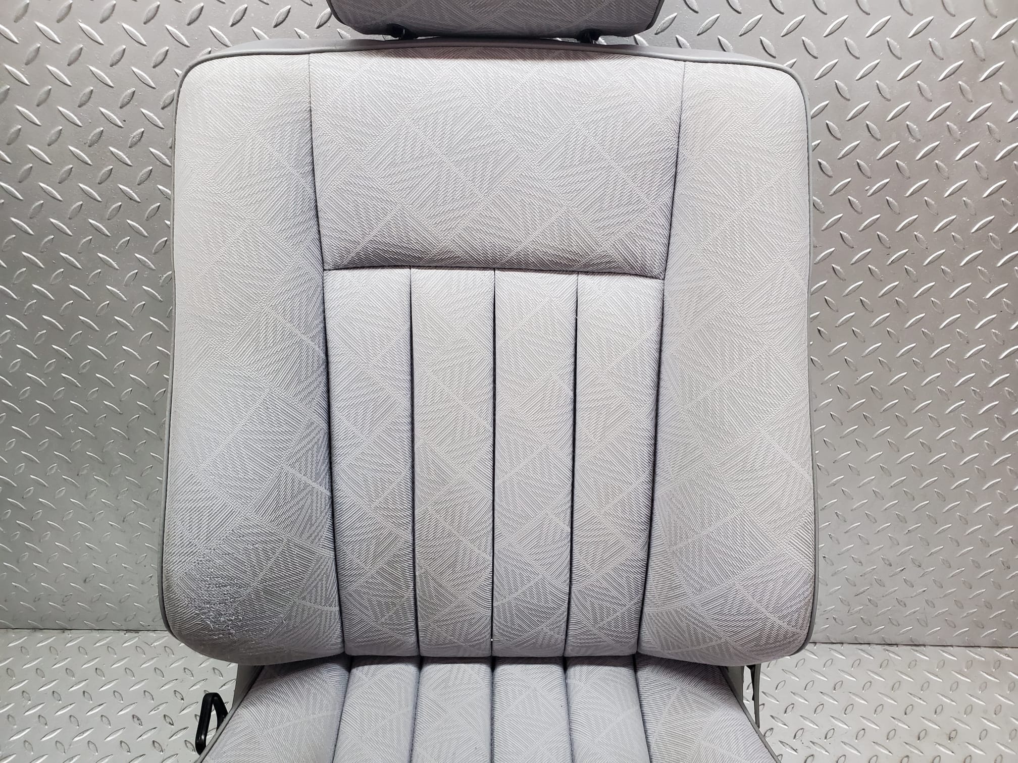 44737 Mercedes-Benz W124 220E Front Right Driver Side Seat Grey 1249104150