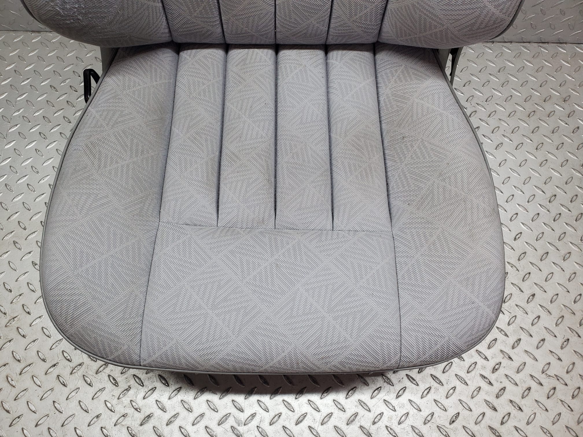 44737 Mercedes-Benz W124 220E Front Right Driver Side Seat Grey 1249104150
