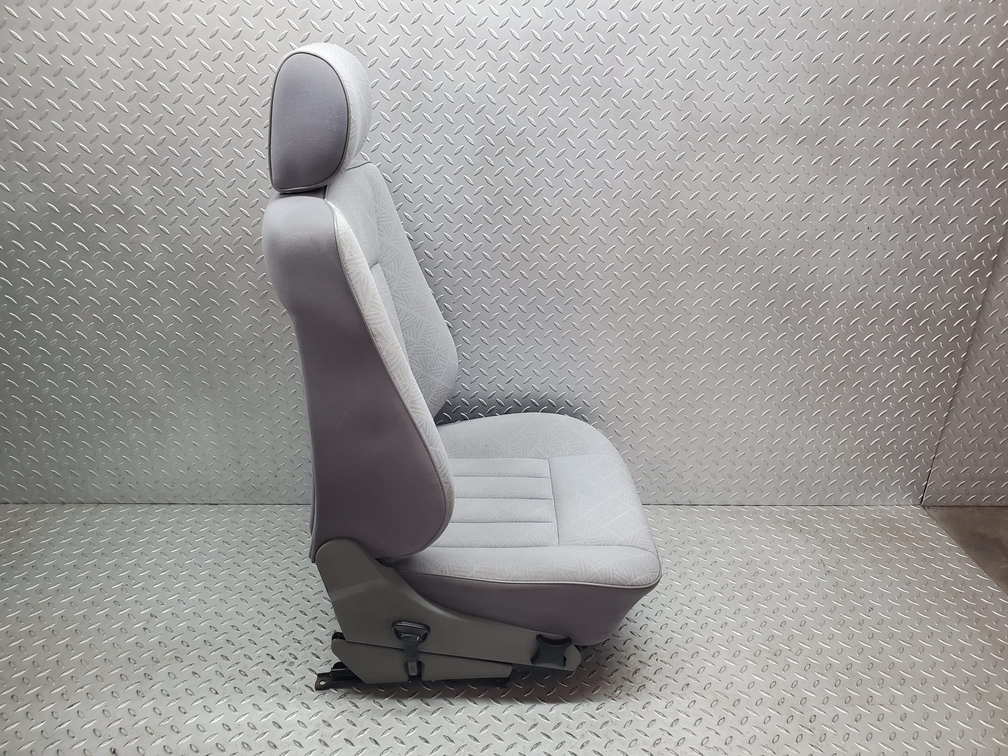 44737 Mercedes-Benz W124 220E Front Right Driver Side Seat Grey 1249104150
