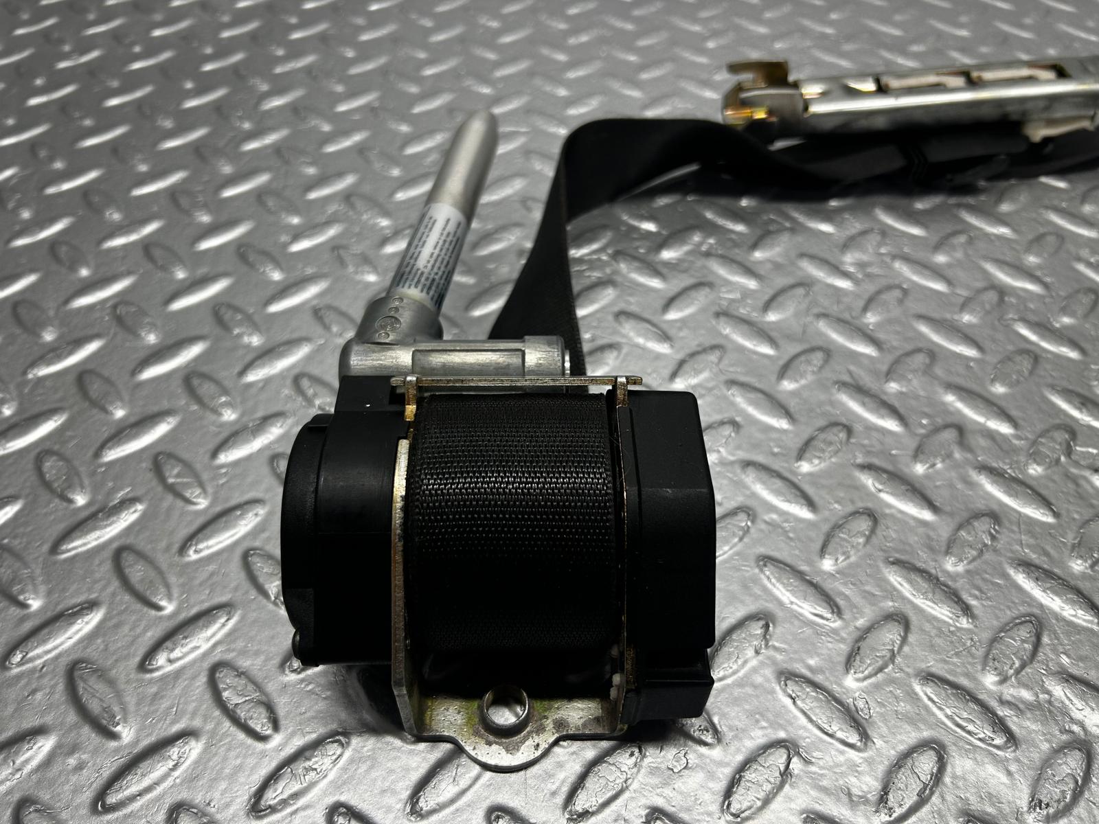 31537 Mercedes-Benz S124 220TE Wagon Front Left Seat Belt With Buckle 1248609785