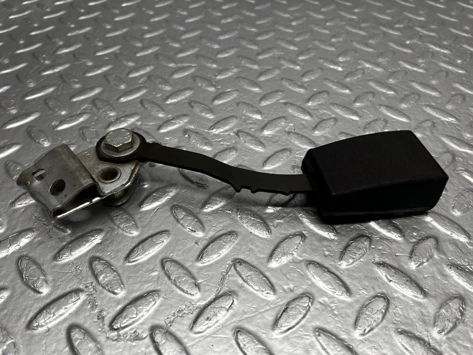 31537 Mercedes-Benz S124 220TE Wagon Front Left Seat Belt With Buckle 1248609785