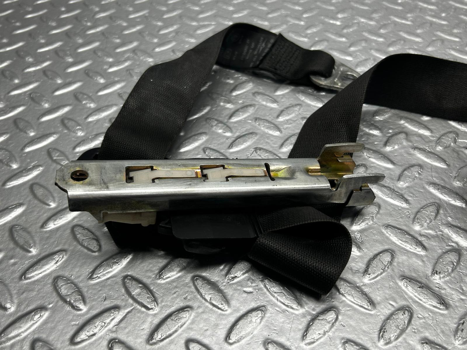31536 Mercedes-Benz S124 220TE Front Right Seat Belt With Buckle 1248609885