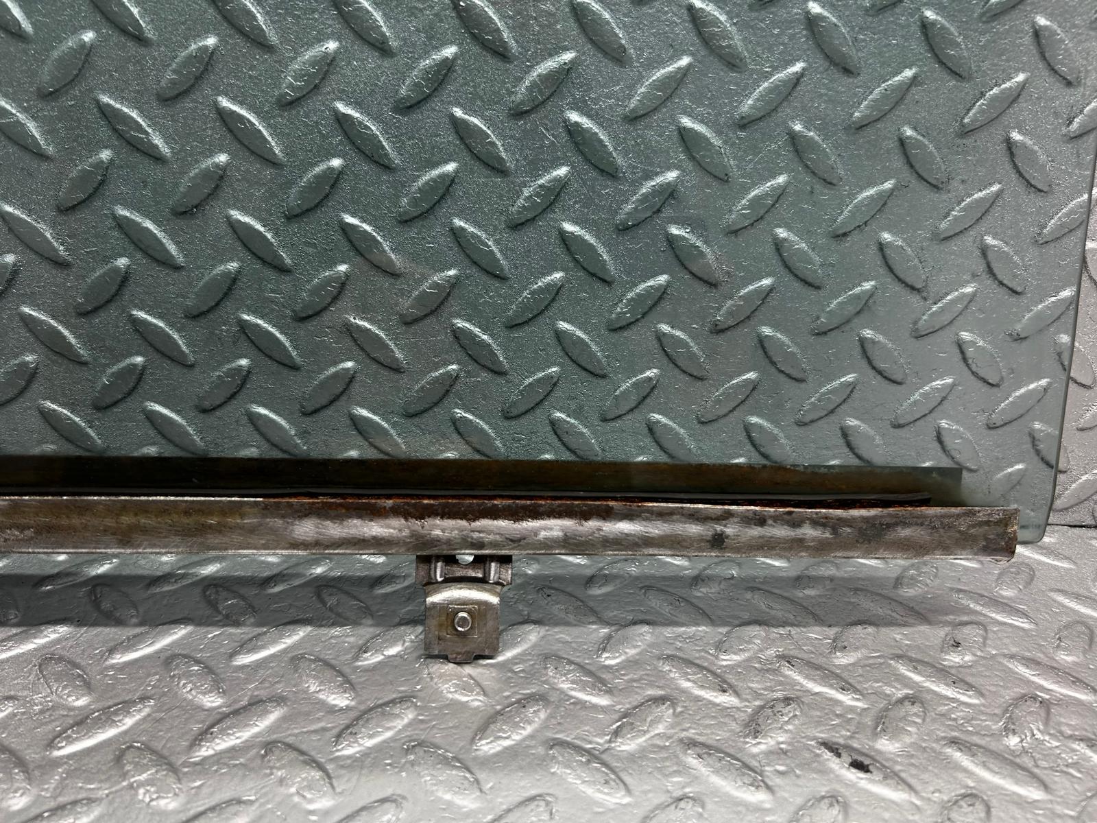 1406 Mercedes-Benz V123 240D LWB Rear Left Door Window Glass