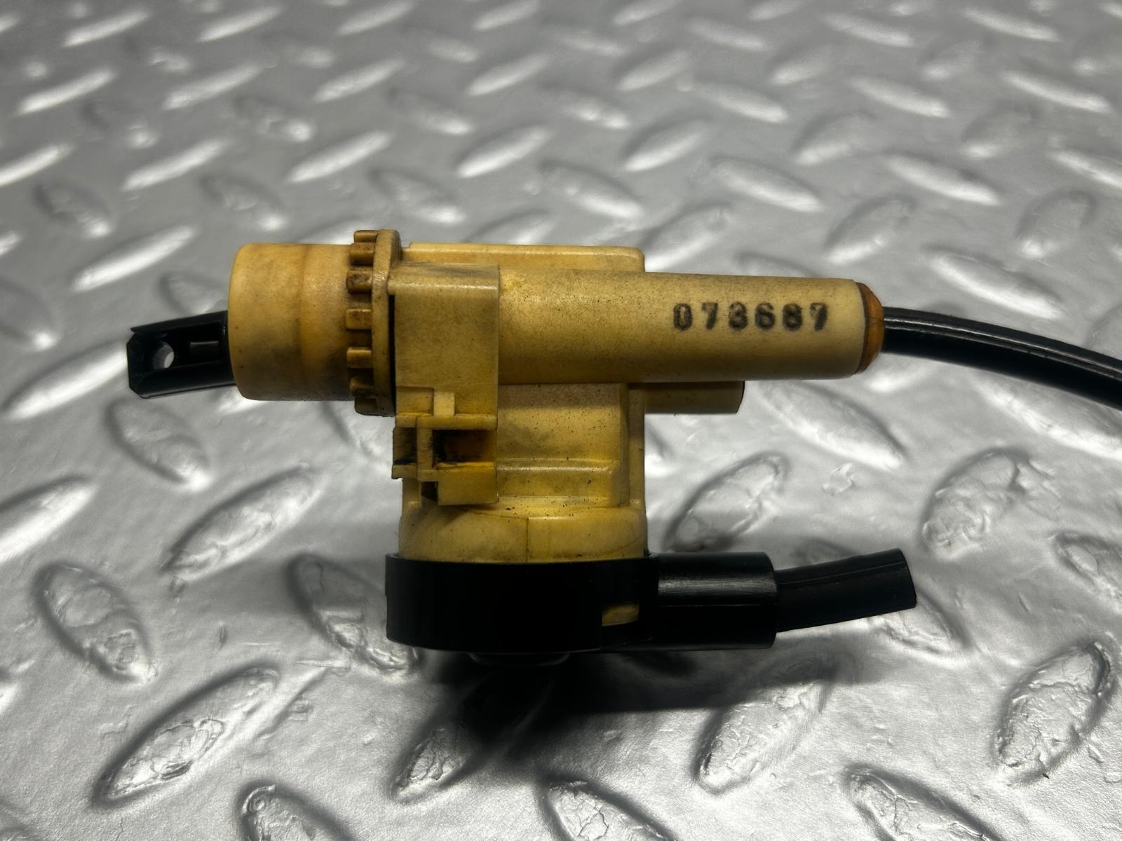 9728 Mercedes-Benz C124 300CE Automatic Gearbox Kickdown Cable