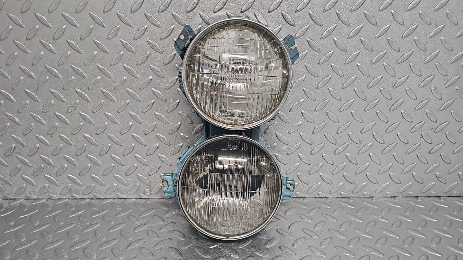 12656 Mercedes-Benz W111 220SE Headlight Left/Right 0302350007