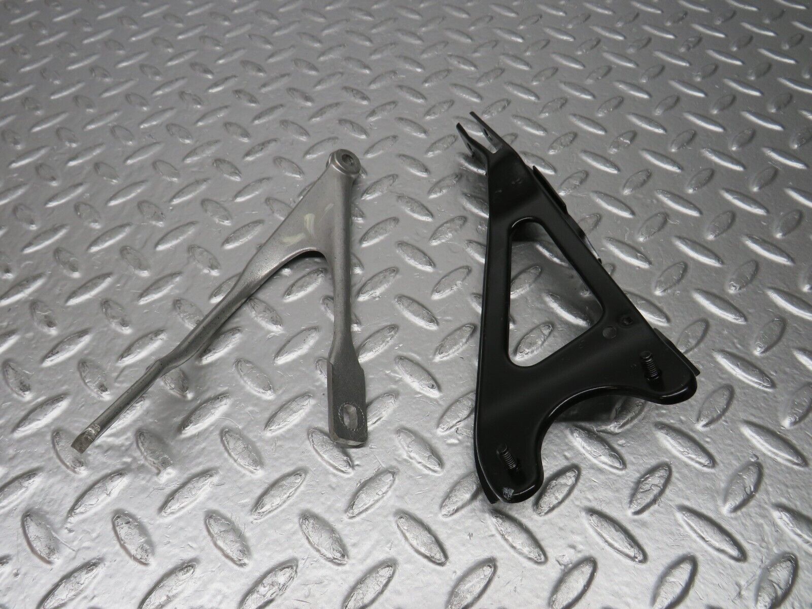 30724 Mercedes-Benz W201 190E 2.0L Steering Column Bracket