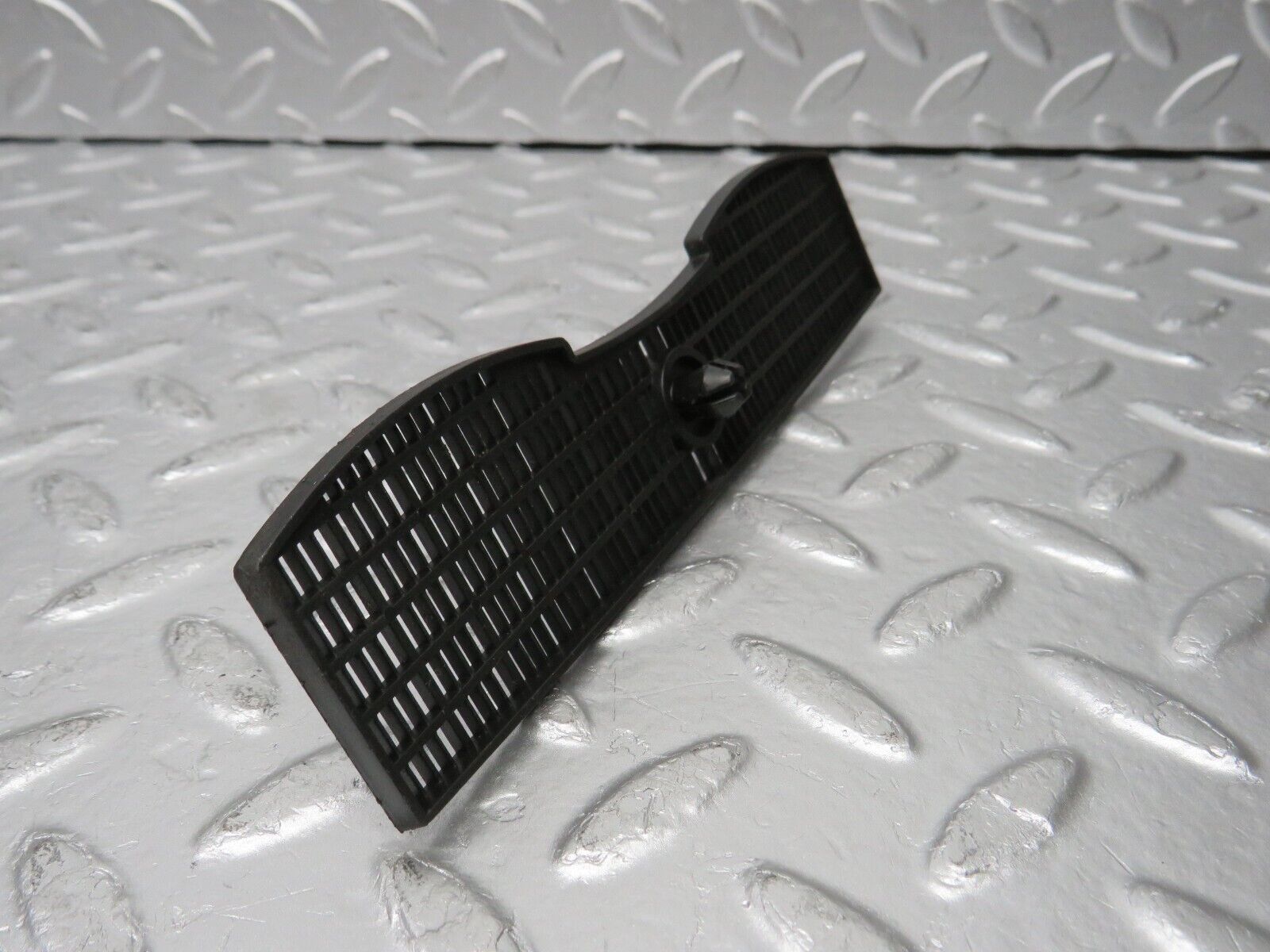 31523 Mercedes-Benz S124 220TE Wagon Windscreen Water Drain Grill 1246280067