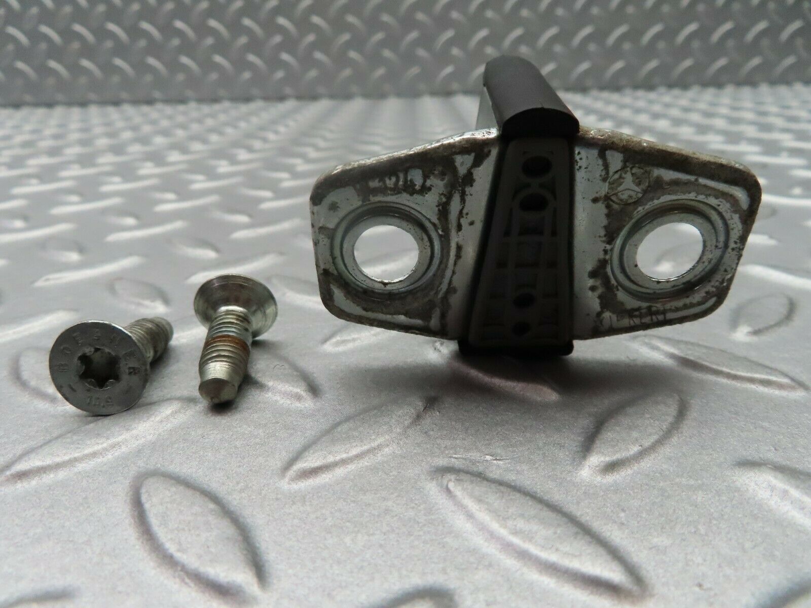 5370 Mercedes-Benz W124 230E Door Lock Latch