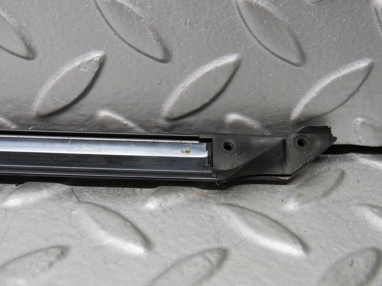 37890 Mercedes-Benz A124 320E Cabriolet Right Door Window Moulding Trim