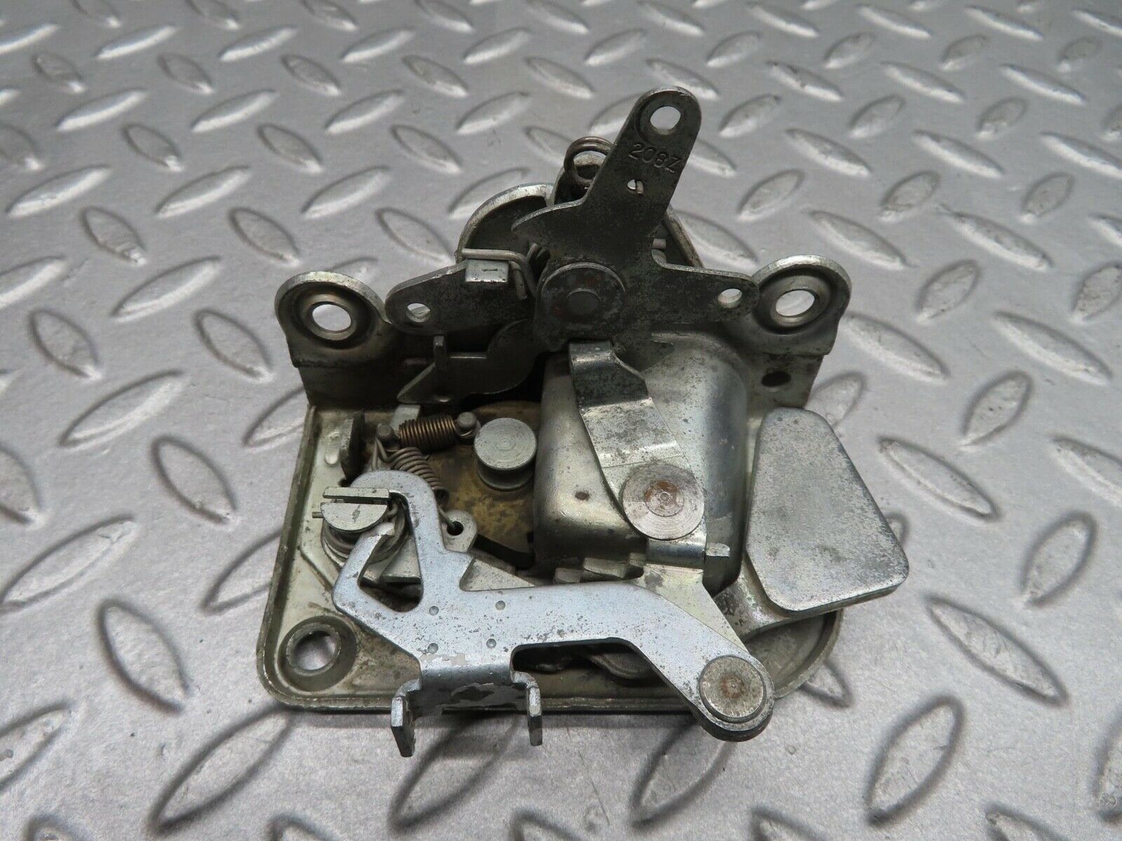 12286 Mercedes-Benz W108 280SE 3.5 Front Left Door Lock Mechanism