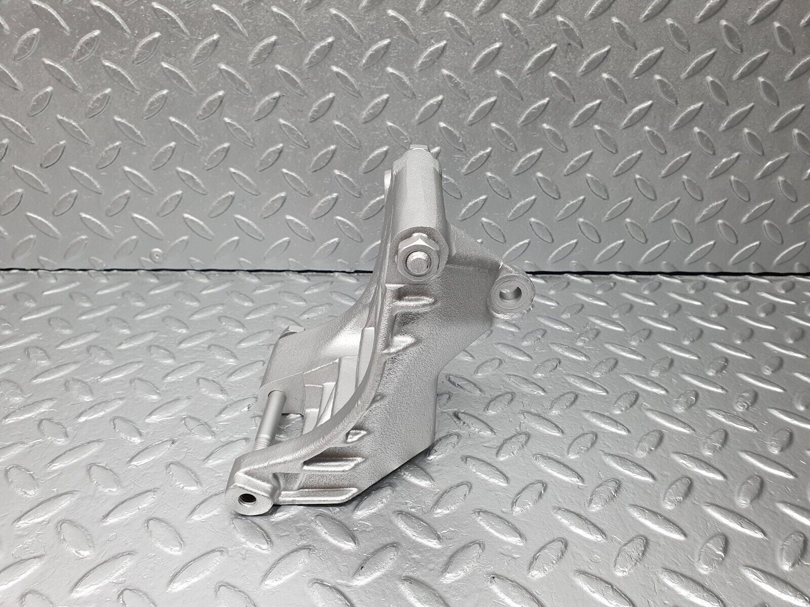 40825 Mercedes-Benz W123 300D Alternator Generator Bracket 6171550535