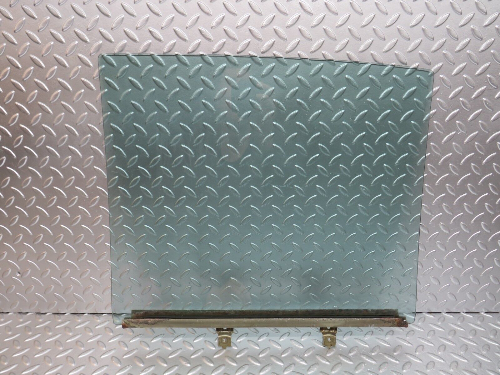 25473 Mercedes-Benz W123 200 Rear Right Door Window Glass