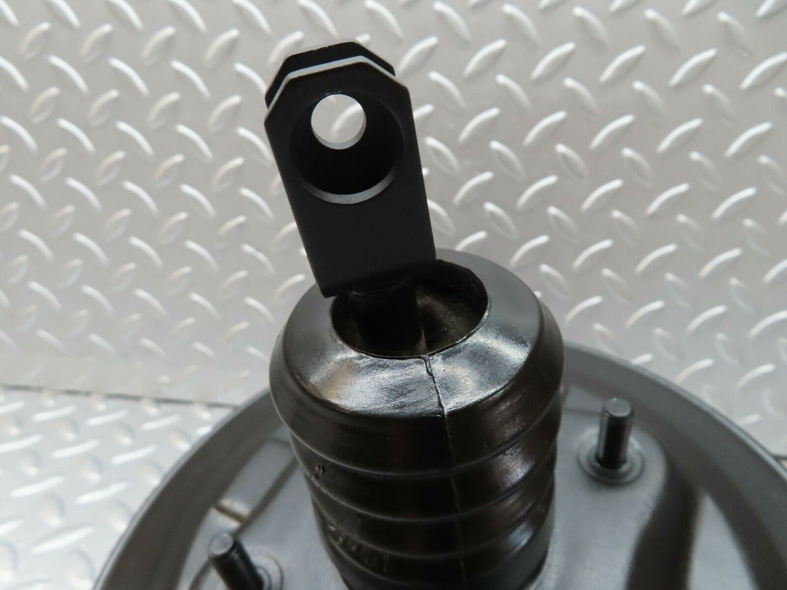 18057 Mercedes-Benz W123 200 Brake Booster