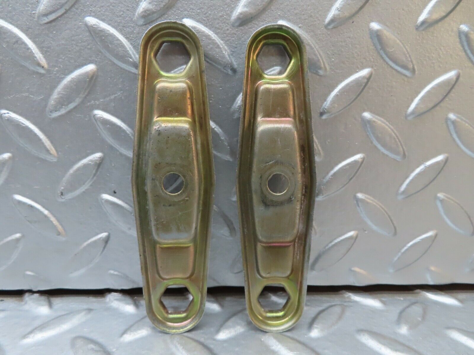 21202 Mercedes-Benz W123 230E Fuel Injector Bracket Pair