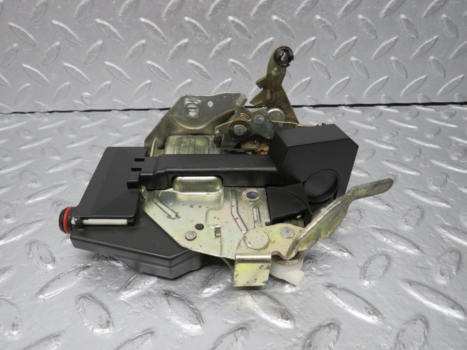 39465 Mercedes-Benz R129 320SL Coupe Left Door Lock Mechanism