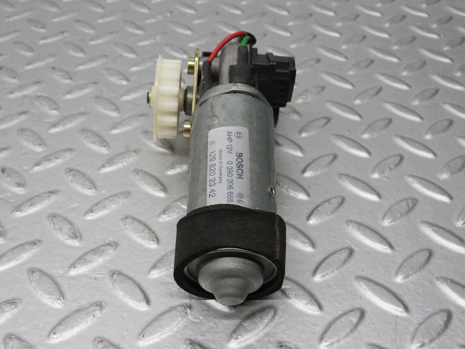 36850 Mercedes-Benz R129 300SL-24 Front Left Seat Adjustment Motor Bosch 1298202342 0390206655