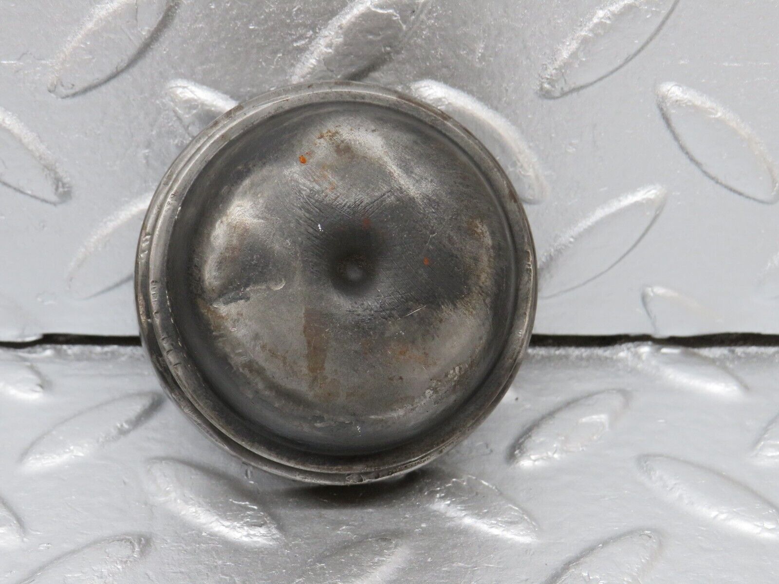 40667 Mercedes-Benz W123 300D Wheel Hub Locking Cap