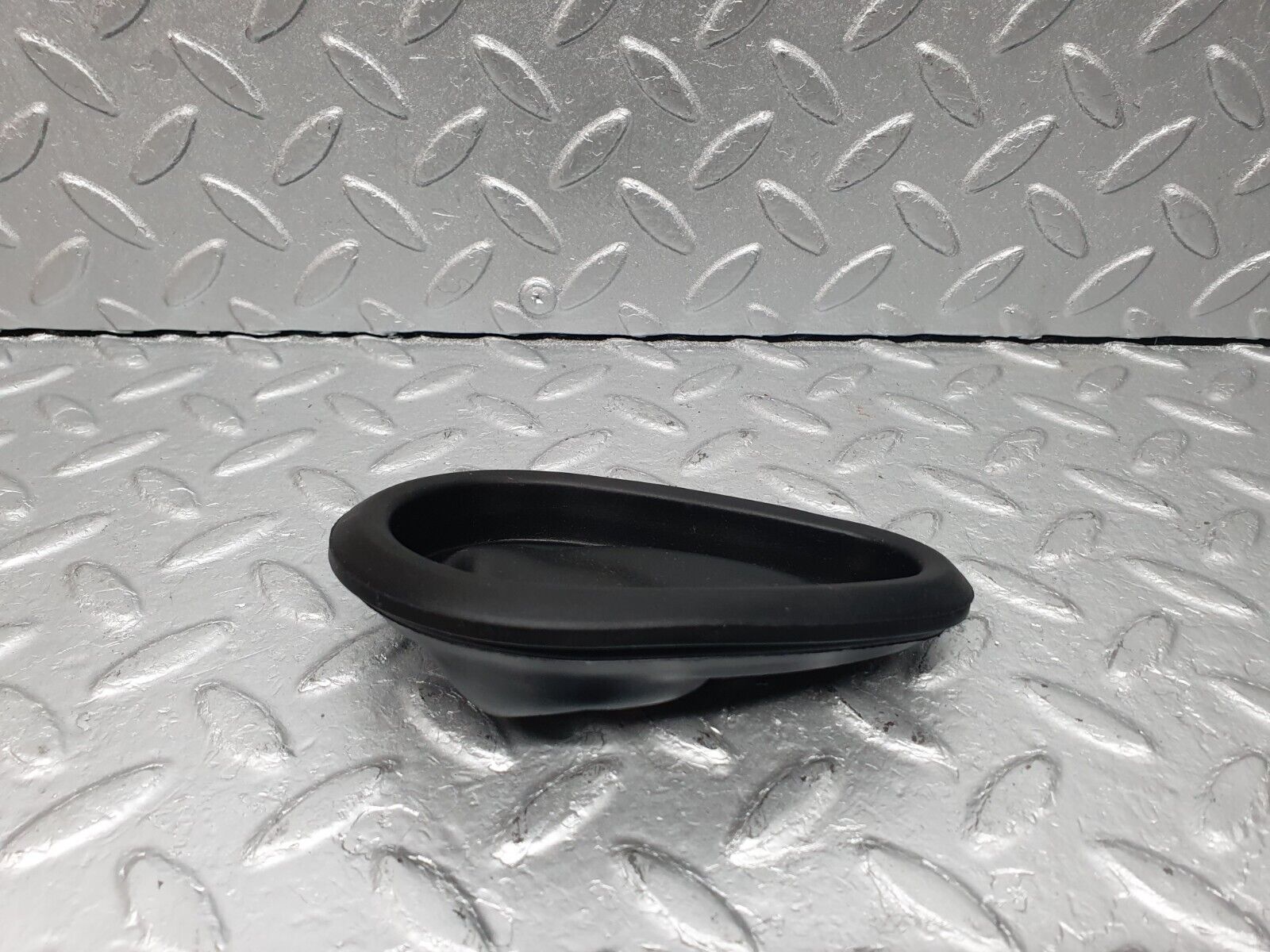 41027 Mercedes-Benz W126 300SE Fuel Tank Rubber Seal 1264710281