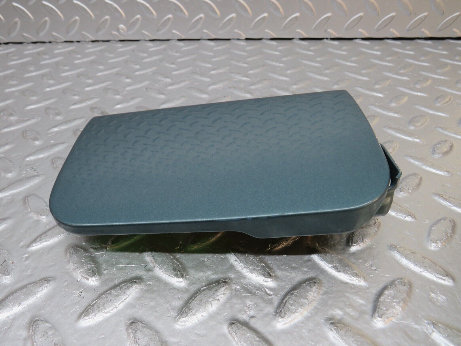 30640 Mercedes-Benz W201 190E 2.0L Fuel Tank Flap Cap 2015840139