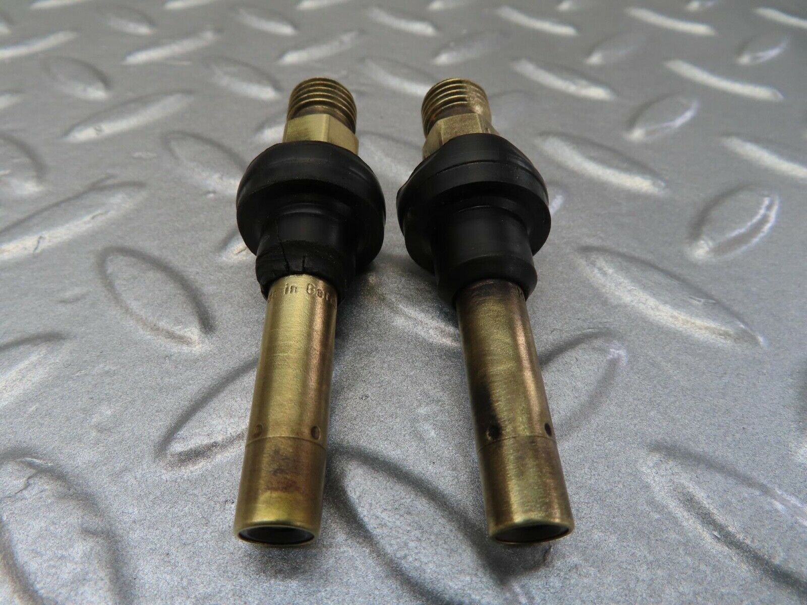 15938 Mercedes-Benz W123 280E 2x Fuel Injectors Bosch 0437502010