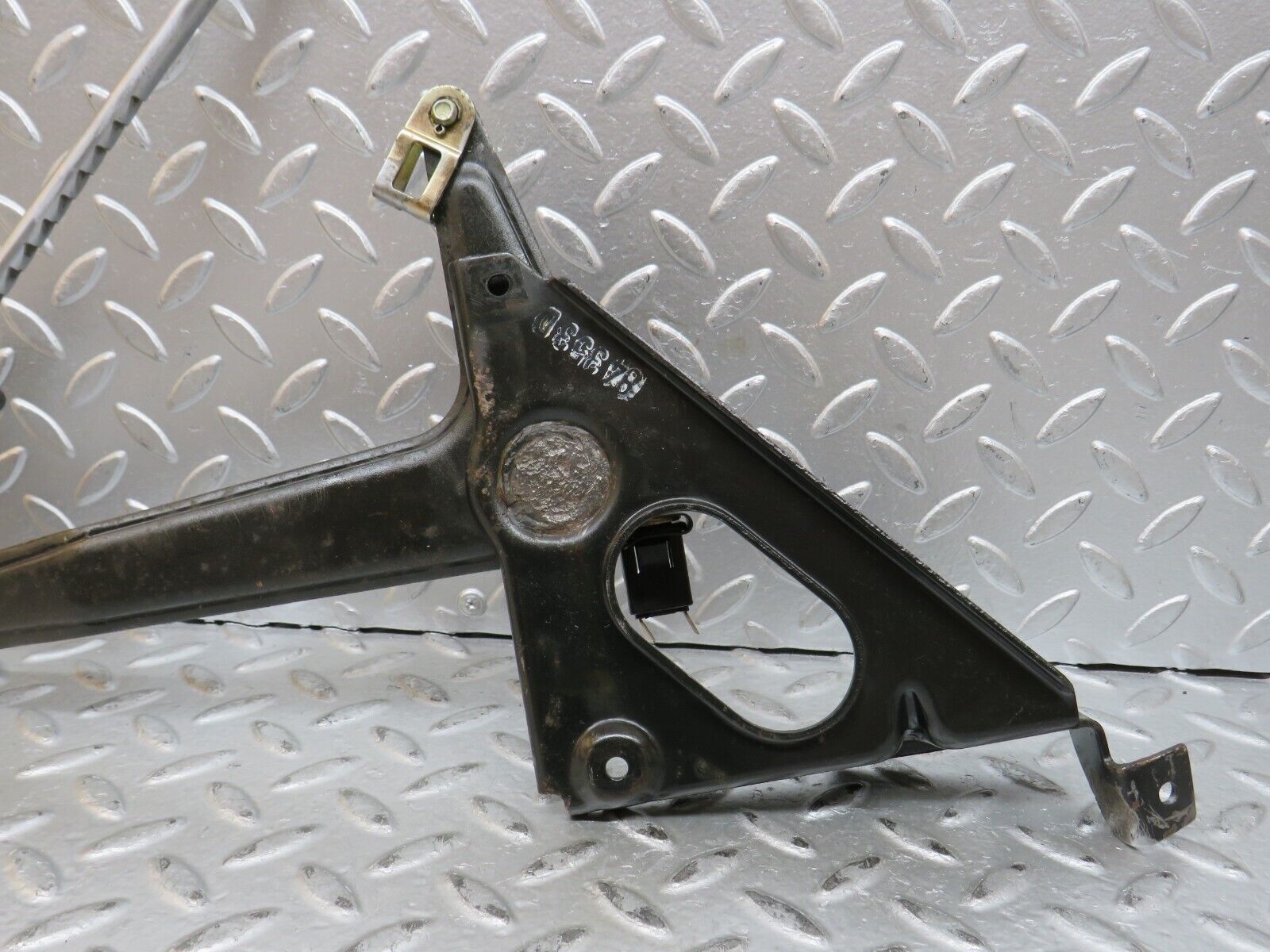 28390 Mercedes-Benz S123 240D Wagon Handbrake Regulator