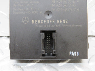 35147 Mercedes-Benz W221 Central Gateway ECU 2215407045