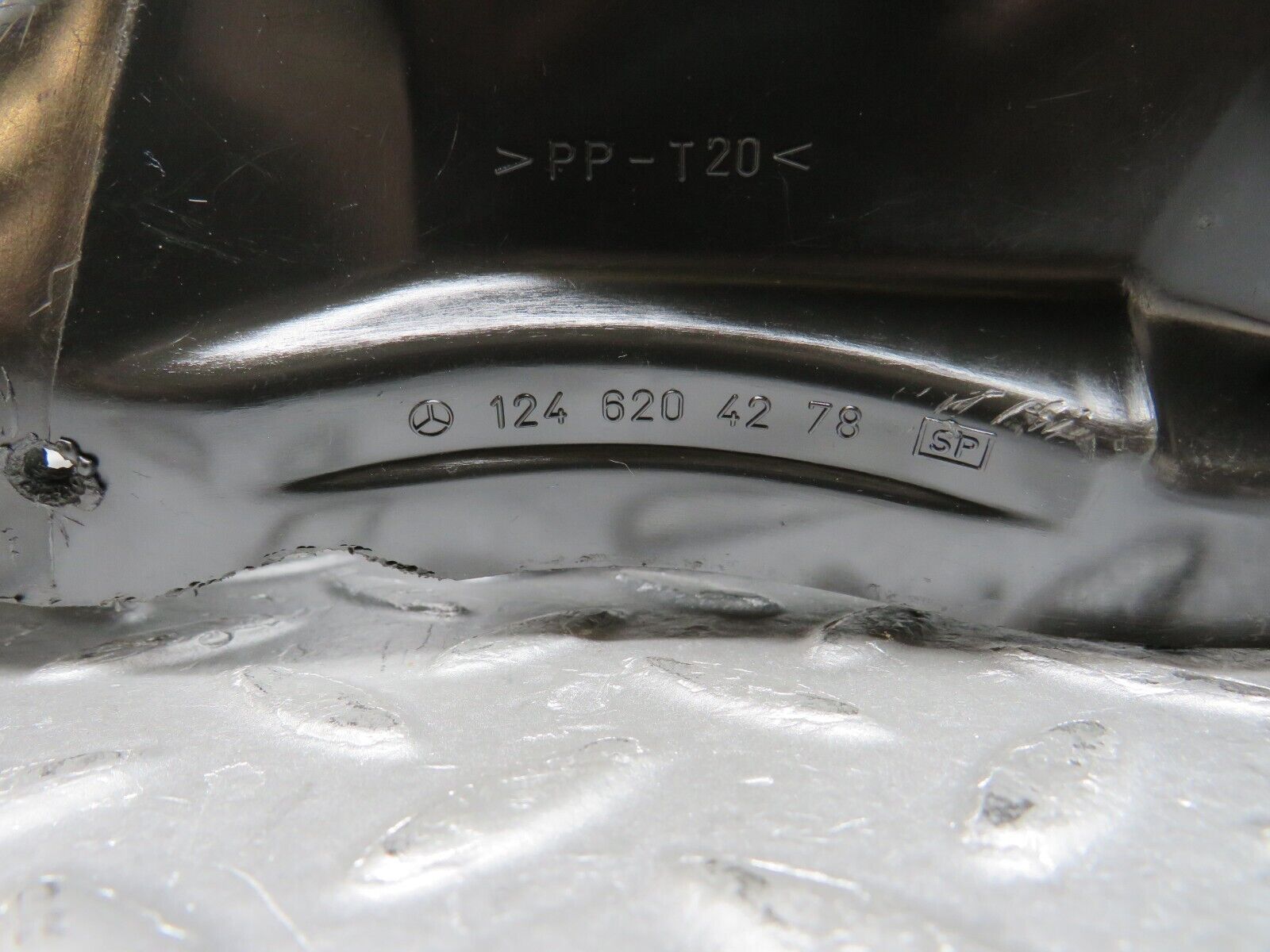 37886 Mercedes-Benz A124 320E Cabriolet Water Drain 1246204278 1246283707 1246283407