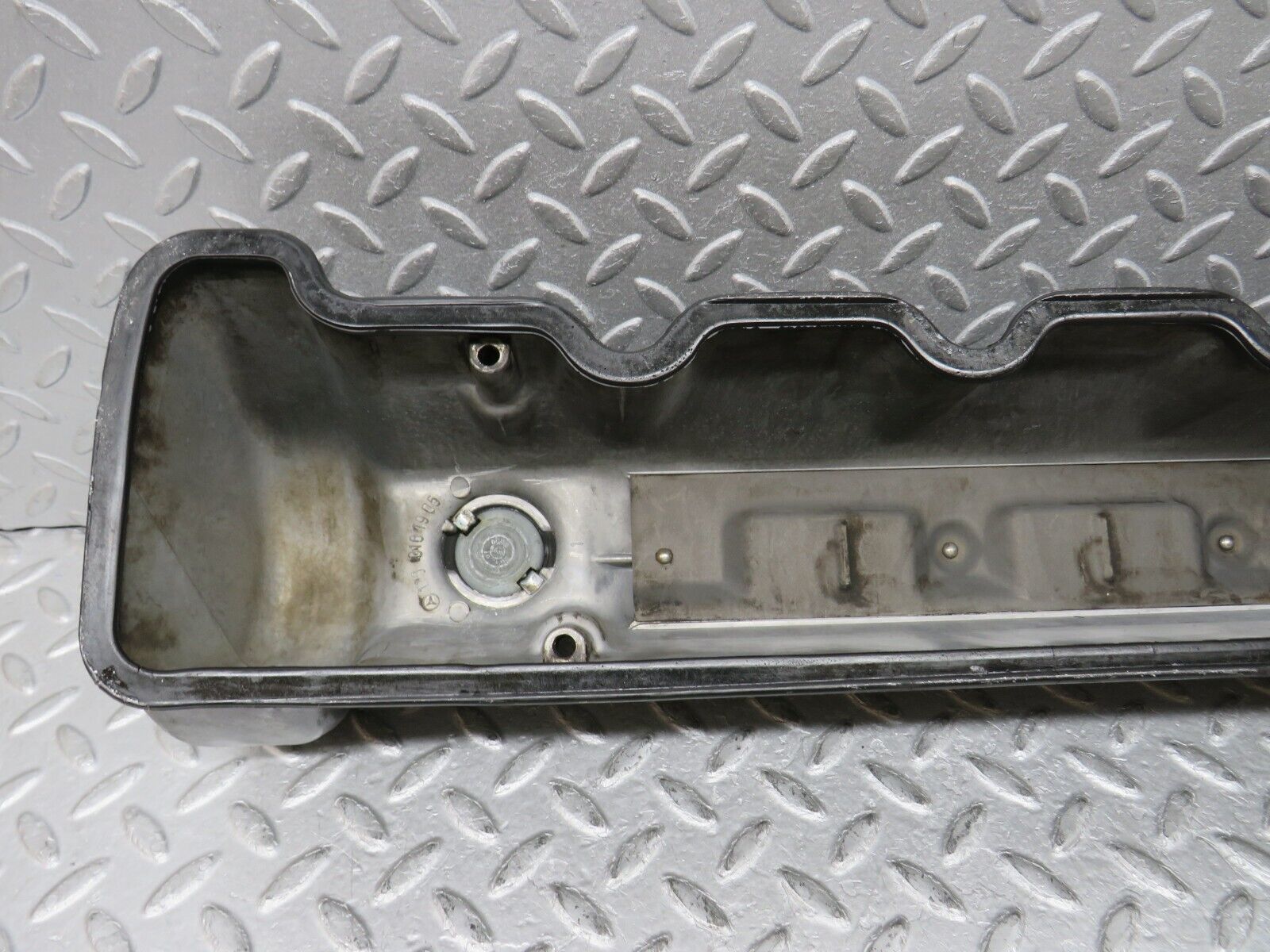 37635 Mercedes-Benz W109 300SEL Cylinder Head Valve Cover Right 1160161905