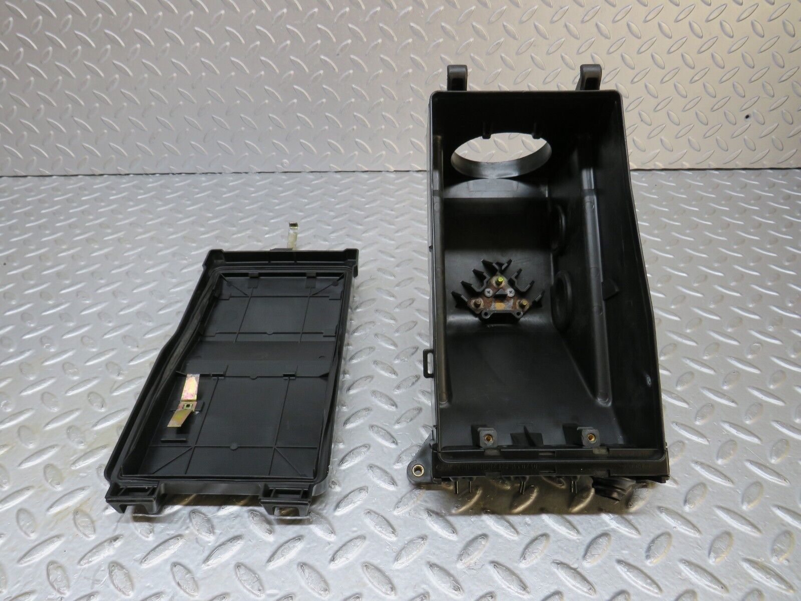 37032 Mercedes-Benz C126 420SEC Coupe Fuse Box Housing 1265401650 1265400182