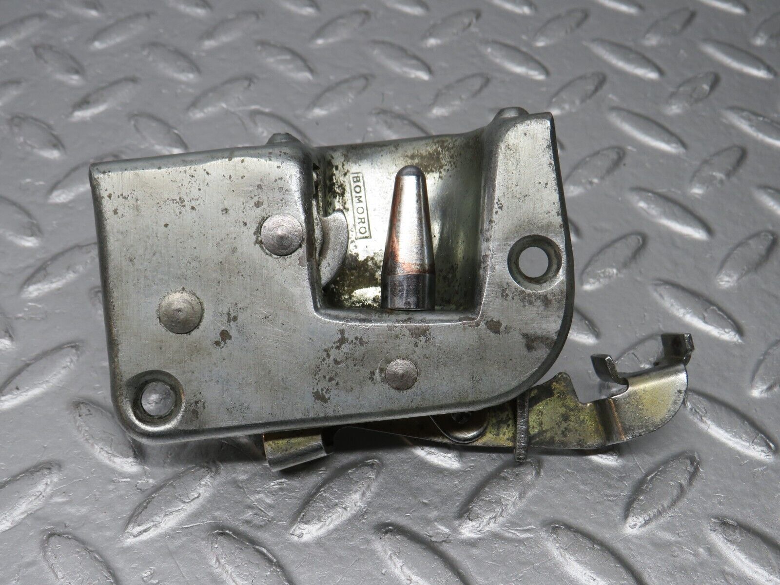 39093 Mercedes-Benz R107 500SL Coupe Right Door Lock Mechanism